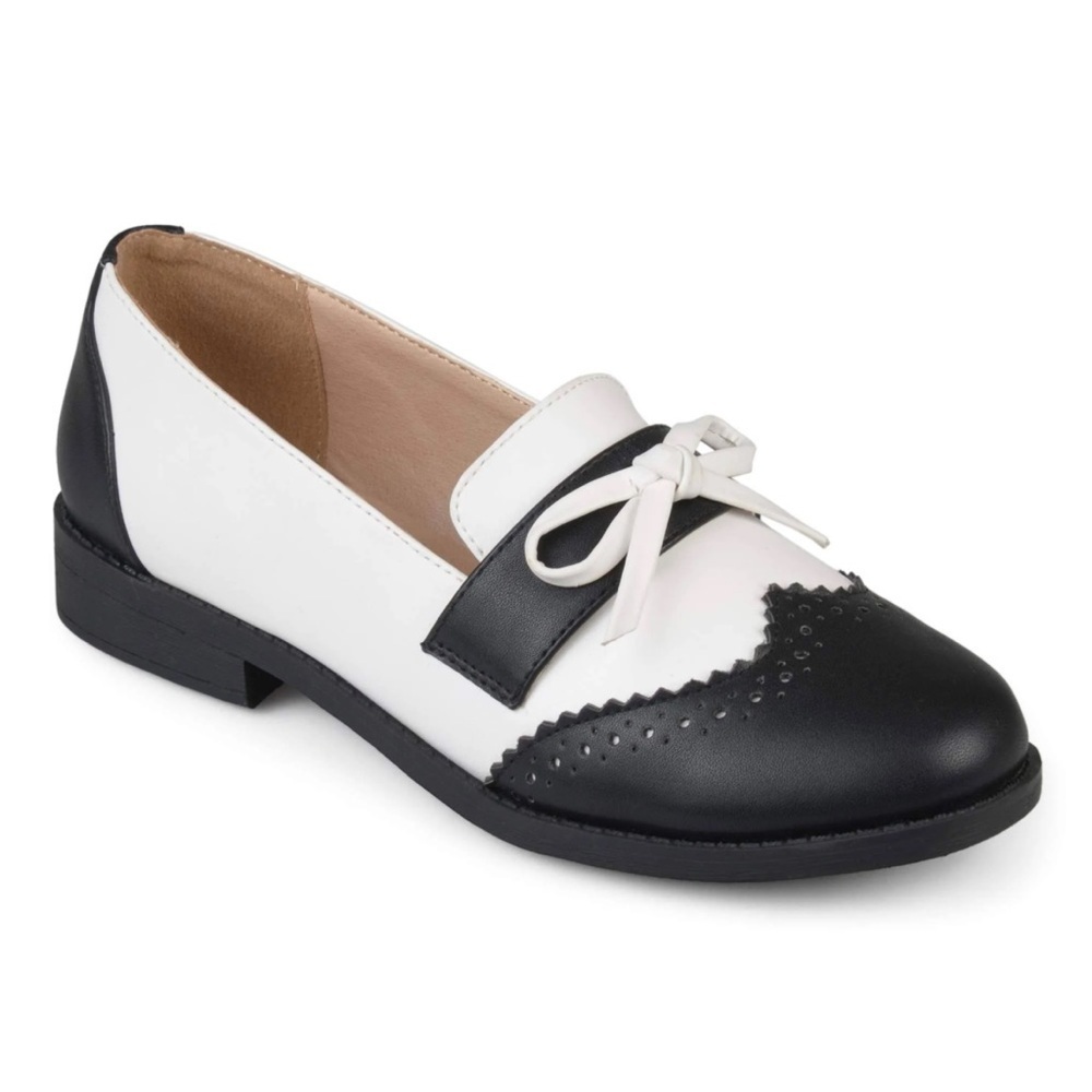 Brinley Co. faux leathered bow Oxford 9